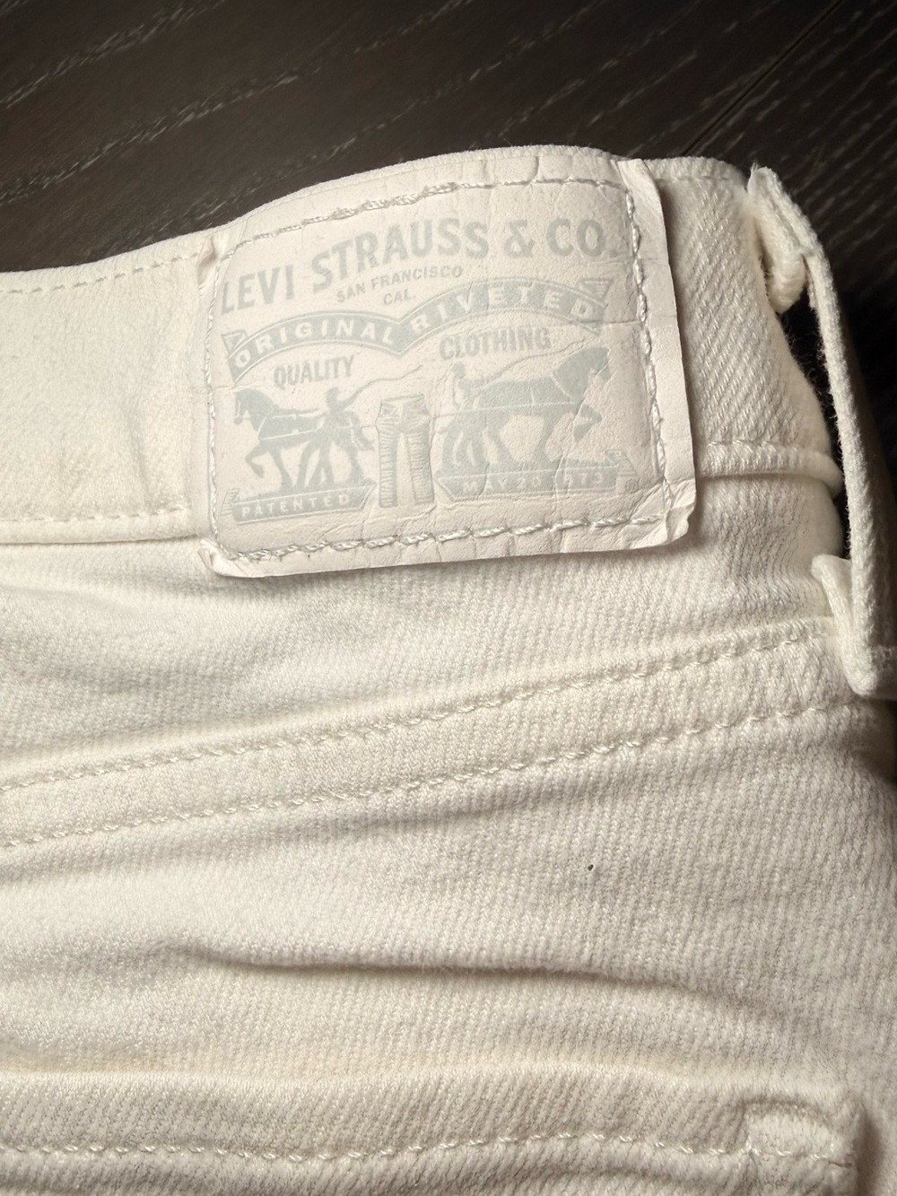 Levi's 🤍 Women's White 311 shaping Skinny Jeans - Picture 10 of 14
